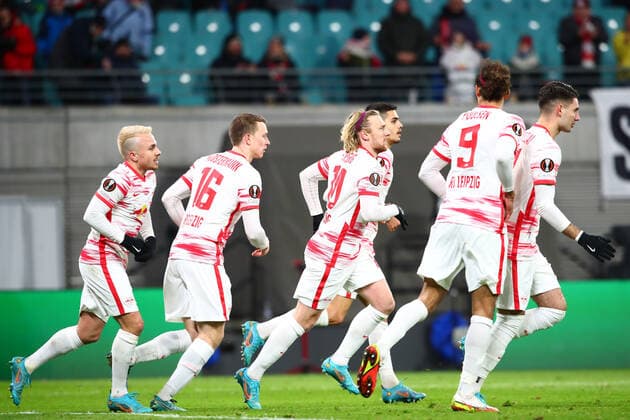 17.02.2022, xtgx, Fussball UEFA European League, RB Leipzig - Real Sociedad San Sebastian emspor, v.l. Leipzig nach Tor durch Emil Forstberg (Leipzig, 10) Jubel, Torjubel, jubelt ueber das Tor, celebrate the goal, celebration (DFL DFB REGULATIONS PROHIBIT ANY USE OF PHOTOGRAPHS as IMAGE SEQUENCES and or QUASI-VIDEO) Leipzig