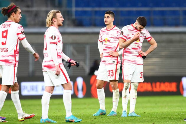 17.02.2022, xtgx, Fussball UEFA European League, RB Leipzig - Real Sociedad San Sebastian emspor, v.l. Yussuf Poulsen (Leipzig, 9), Emil Forstberg (Leipzig, 10), Andre Silva (Leipzig, 33), Josko Gvardiol (Leipzig, 32) enttaeuscht, schaut enttaeuscht, niedergeschlagen, disappointed (DFL DFB REGULATIONS PROHIBIT ANY USE OF PHOTOGRAPHS as IMAGE SEQUENCES and or QUASI-VIDEO) Leipzig