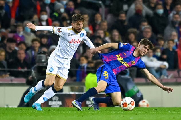 17th February 2022; Camp Nou; Barcelona; Spain; UEFA Europa League; FC Barcelona, Barca versus Napoli; Gavi (Barca) goes down on contact from Elif Elmas (Napoli)  ActionPlus12365081 agenciaLOF