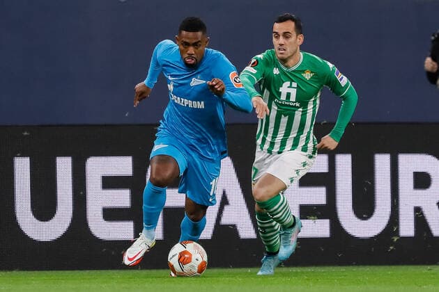 Zenit V Betis: Play-off - UEFA Europa League Malcom (L) of Zenit St. Petersburg and Juanmi of Real Betis vie for the ball during the UEFA Champions League Group H match between Zenit St. Petersburg and Malmo FF on September 29, 2021 at Gazprom Arena in Saint Petersburg, Russia. Saint Petersburg Russia  Copyright: xMikexKireevx originalFilename:kireev-zenitvbe220217_npzPw.jpg