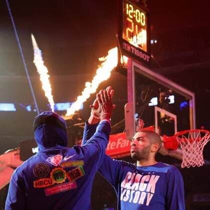 Nicolas Batum (R) of the LA Clippers is introduced in the starting lineup prior to the NBA, Basketball Herren, USA game against the Houston Rockets at the Crypto.com Arena in Los Angeles, CA, 17 February 2022. Los Angeles Clippers - Houston Rockets !ACHTUNG: NUR REDAKTIONELLE NUTZUNG!  Copyright: xPHILLIPxKIMx AME6670 20220218-686d87019dedadb3f97a000802d73388eec5a259