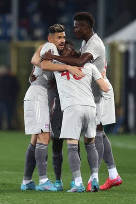 Atalanta v Olympiacos: Knockout Round Play-Offs Leg One - UEFA Europa League Tiquinho Soares (Olympiacos FC) celebrates after scoring his side s first goal of the match during the football Europa League match Atalanta BC vs Olympiakos on February 17, 2022 at the Gewiss Stadium in Bergamo, Italy Bergamo Italy  Copyright: xFrancescoxScaccianocex originalFilename:livemedia-atalanta220217_npf66.jpg