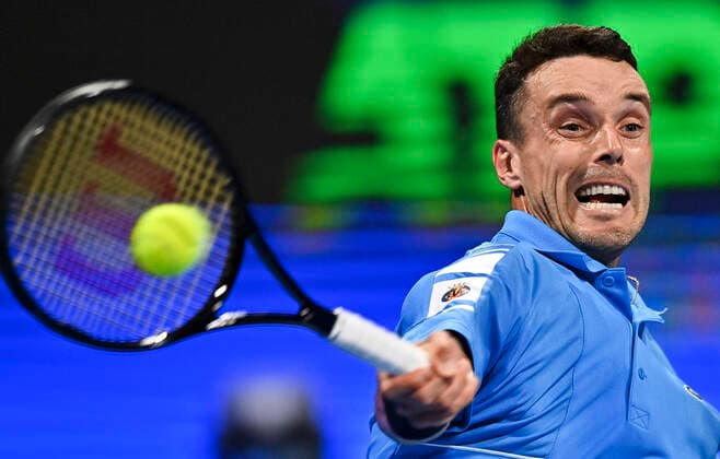 (220218) -- DOHA, Feb. 18, 2022 -- Roberto Bautista Agut of Spain returns the ball during the quarterfinal of ATP, Tennis Herren Qatar Open Tennis match against Alejandro Davidovich Fokina of Spain at International Tennis Complex in Doha, capital of Qatar, Feb. 17, 2022. (Photo by Xinhua) (SP)QATAR-DOHA-TENNIS-ATP QATAR OPEN-QUARTERFINAL Nikku 