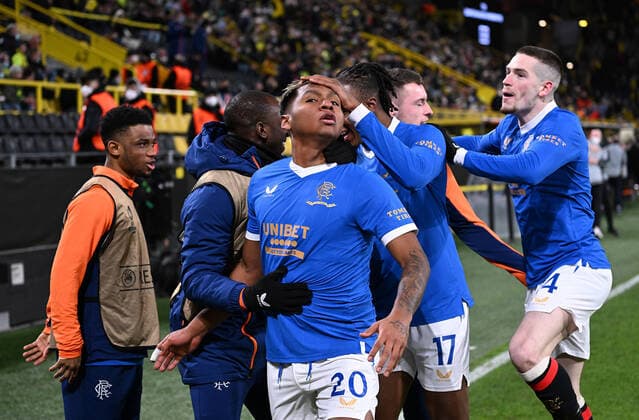 17.02.2022, xjhx, Fussball UEFA Europa League , Borussia Dortmund - Glasgow Rangers emspor, v.l. Alfredo Morelos (Glasgow Rangers) celebrate the goal, Der Torjubel zum 1:4 (DFL DFB REGULATIONS PROHIBIT ANY USE OF PHOTOGRAPHS as IMAGE SEQUENCES and or QUASI-VIDEO) Dortmund