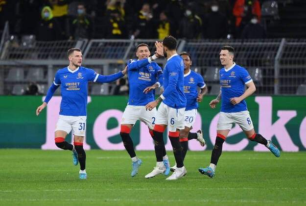 Jubel Borna Barisic (Glasgow Rangers), James Tavernier (Glasgow Rangers), Connor Goldson (Glasgow Rangers), Alfredo Morelos (Glasgow Rangers), Ryan Jack (Glasgow Rangers), v.li. 17.02.2022, Fussball, Saison 2021 2022, UEFA Europa League, Play Off, Borussia Dortmund - Glasgow Rangers 2:4 Foto: Maik Hölter TEAM2sportphoto Dortmund Nordrhein Westfalen Deutschland Team2