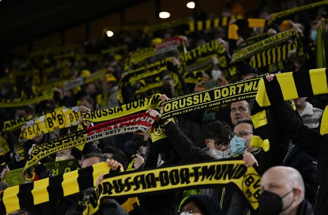 17.02.2022, xjhx, Fussball UEFA Europa League , Borussia Dortmund - Glasgow Rangers emspor, v.l. Fans Dortmund (DFL DFB REGULATIONS PROHIBIT ANY USE OF PHOTOGRAPHS as IMAGE SEQUENCES and or QUASI-VIDEO) Dortmund