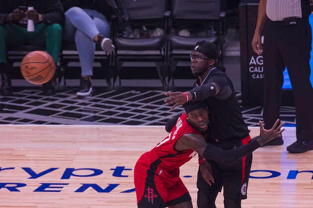 February 17, 2022, Los Angeles, California, USA: Reggie Jackson 1 of the Los Angeles Clippers passes the ball as Dennis Schroder 17 of the Houston Rockets attempts to block during their NBA, Basketball Herren, USA game on Thursday February 17, 2022 at Crypto.com Arena in Los Angeles, California. Clippers defeat Rockets, 142-111. ARIANA RUIZ PI Los Angeles USA - ZUMAp124 20220217_zaa_p124_077 Copyright: xArianaxRuizx
