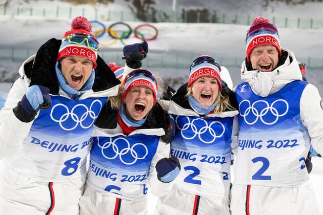 220218 Vetle Sjastad Christiansen, Tiril Eckhoff, Marte Olsbu Roiseland and Johannes Thingnes Bo of Norway celebrate after men s biathlon mass start during day 14 of the 2022 Winter Olympics on February 18, 2022 in Zhangjiakou. Photo: Vegard Grott BILDBYRAN kod VG JE0046 skidskytte biathlon skiskyting Olympic Games, Olympische Spiele, Olympia, OS olympics winter olympics os ol olympiska spel vinter-os olympiske leker peking peking 2022 beijing 2022 beijing 2022 olympic games beijing 2022 winter olympic games peking-os beijing-ol vinter-ol 14 bbeng norge jubel Copyright: VEGARDxGRoTT BB220218VG110