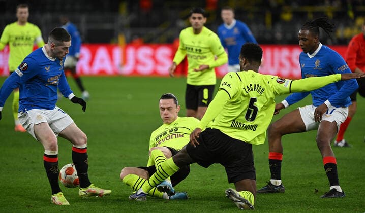 17.02.2022, xjhx, Fussball UEFA Europa League , Borussia Dortmund - Glasgow Rangers emspor, v.l. Ryan Kent (Glasgow Rangers), Nico Schulz (Borussia Dortmund), Dan-Axel Zagadou (Borussia Dortmund), Joe Aribo (Glasgow Rangers) (DFL DFB REGULATIONS PROHIBIT ANY USE OF PHOTOGRAPHS as IMAGE SEQUENCES and or QUASI-VIDEO) Dortmund