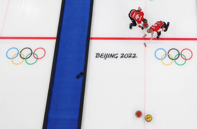 (220218) -- BEIJING, Feb. 18, 2022 -- Mark Nichols (R) and Geoff Walker of Canada compete during the curling man s bronze medal game of the Beijing 2022 Winter Olympics between Canada and the United States at the National Aquatics center in Beijing, China, Feb.18, 2022. ) (BEIJING 2022)CHINA-BEIJING-OLYMPIC Winter games, Winterspiele,Spiele, Summer games CURLING-MAN-BRONZE MEDAL-USA vs CAN(CN) YangxLei 
