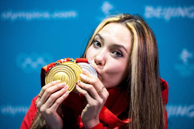 OLYMPICS - Winter Olympic Games, Olympische Spiele, Olympia, OS Beijing 2022 ZHANGJIAKOU,CHINA,18.FEB.22 - OLYMPICS, FREE SKI, FREESTYLE SKIING - Winter Olympic Games Beijing 2022, Freeski, slopestyle, ladies, award ceremony. Image shows Ailing Eileen Gu (CHN). Keywords: medals. GEPAxpictures xMaticxKlansek