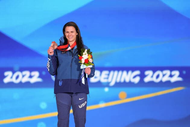 (220218) -- BEIJING, Feb. 18, 2022 -- Bronze medalist Brittany Bowe of the United States reacts during the awarding ceremony of Speed skating, Eisschnelllauf women s 1,000m at the Beijing Medals Plaza of the Winter Olympics in Beijing, capital of China, Feb. 18, 2022. ) (BEIJING2022)CHINA-BEIJING-OLYMPIC Winter games, Winterspiele,Spiele, Summer games AWARDING CEREMONY-SPEED SKATING-WOMEN S 1,000M XuexYuge