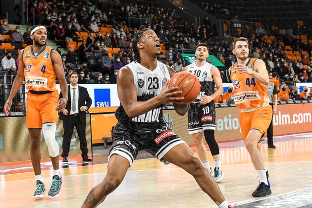 GER, BBL, ratiopharm Ulm vs s.Oliver Würzburg Wuerzburg 18.02.2022, ratiopharm arena, Neu-Ulm, GER, BBL, ratiopharm Ulm vs s.Oliver Würzburg Wuerzburg, im Bild Desi Rodriguez (Wuerzburg, 23)
