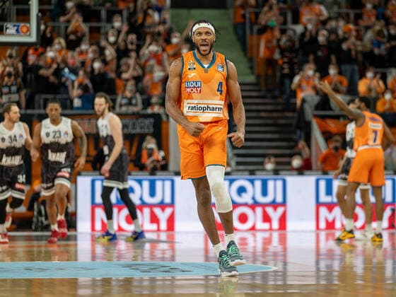 Jaron Blossomgame (Ratiopharm Ulm 04), positive Emotionen, GER, Ratiopharm Ulm vs. s.Oliver Wuerzburg, Basketball, Bundesliga, easycredit, 12. Spieltag, Spielzeit 2021 2022, 18.02.2022, GER, Ratiopharm Ulm vs. s.Oliver Wuerzburg, Basketball, Bundesliga, easycredit, 12. Spieltag, Spielzeit 2021 2022, 18.02.2022 Ulm Copyright: xEibner-Pressefoto SaschaxWaltherx EP_EER