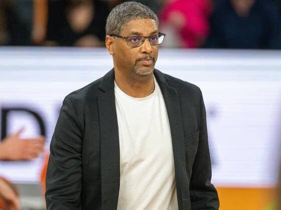Steven Key (s.Oliver Wuerzburg, Co-Trainer), negative Emotionen, ist enttäuscht enttaeuscht, unzufrieden, GER, Ratiopharm Ulm vs. s.Oliver Wuerzburg, Basketball, Bundesliga, easycredit, 12. Spieltag, Spielzeit 2021 2022, 18.02.2022, GER, Ratiopharm Ulm vs. s.Oliver Wuerzburg, Basketball, Bundesliga, easycredit, 12. Spieltag, Spielzeit 2021 2022, 18.02.2022 Ulm Copyright: xEibner-Pressefoto SaschaxWaltherx EP_EER
