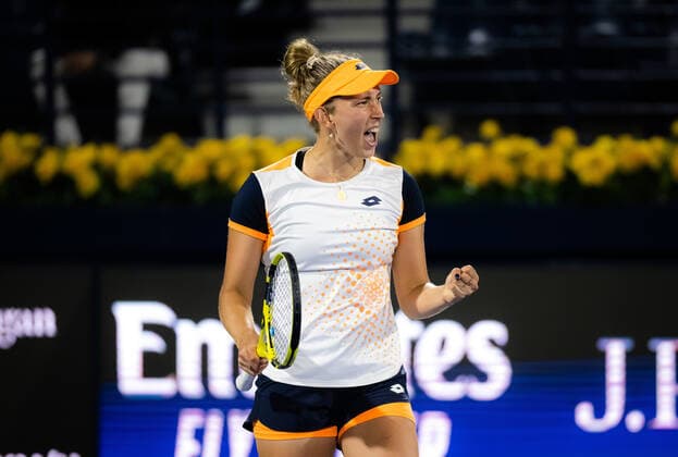 February 18, 2022, DUBAI, UNITED ARAB EMIRATES: Elise Mertens of Belgium in action during the doubles semi-final of the 2022 Dubai Duty Free Tennis Championships WTA, Tennis Damen 1000 tennis tournament DUBAI UNITED ARAB EMIRATES - ZUMAa181 20220218_zaa_a181_030 Copyright: xRobxPrangex