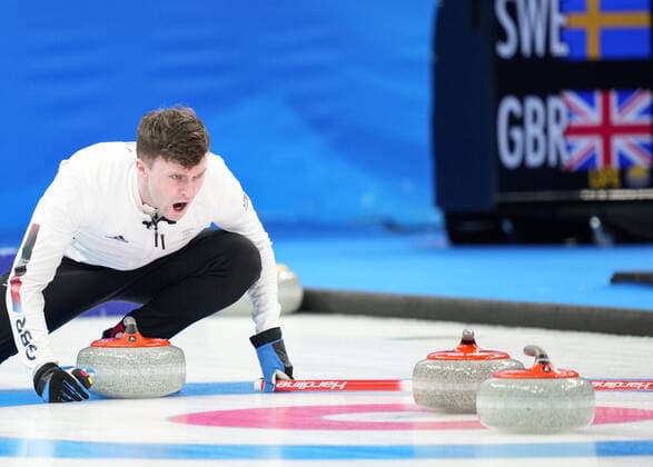 (220219) -- BEIJING, Feb. 19, 2022 -- Bruce Mouat of Great Britain competes during the curling men s gold medal game of Beijing 2022 Winter Olympics between Great Britain and Sweden at National Aquatics Centre in Beijing, capital of China, Feb. 19, 2022. ) (XHTP)(BEIJING2022)CHINA-BEIJING-OLYMPIC Winter games, Winterspiele,Spiele, Summer games CURLING-MEN S GOLD MEDAL GAME-GBR VS SWE (CN) ZhouxMi 
