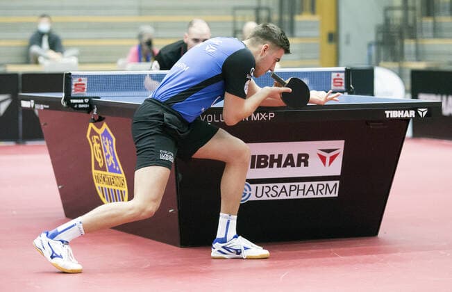 18.02.2022, xrhsx, Tischtennis 1.Bundesliga, 1.FC Saarbrücken - TTC Neu-Ulm emspor, v.l. Darko Jorgic (1.FC Saarbrücken Tischtennis), Ioannis Sgouropoulos (TTC Neu-Ulm) Saarbrücken