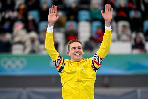 Belgian speed skater Bart Swings celebrates on the podium after winning the final of the men s mass start Speed skating, Eisschnelllauf event at the Beijing 2022 Winter Olympics in Beijing, China, Saturday 19 February 2022. The winter Olympics are taking place from 4 February to 20 February 2022. LAURIExDIEFFEMBACQ  x11255816x