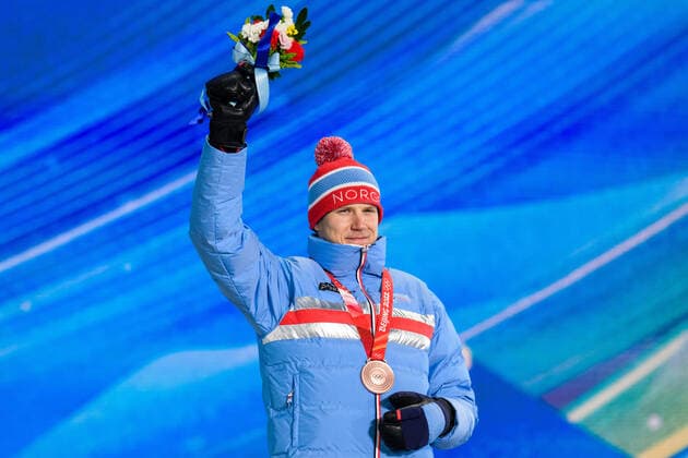 220219 Vetle Sjastad Christiansen of Norway celebrates with bronze medal at the medal ceremony for men?s biathlon 15 km mass start during day 15 of the 2022 Winter Olympics on February 19, 2022 in Zhangjiakou. Photo: Vegard Grott BILDBYRAN kod VG VG0246 bbeng Olympic Games, Olympische Spiele, Olympia, OS olympics winter olympics os ol olympiska spel vinter-os olympiske leker peking peking 2022 beijing 2022 beijing 2022 olympic games beijing 2022 winter olympic games peking-os beijing-ol vinter-ol medaljceremoni medaljeseremoni norge norway celebration jubel brons Copyright: VEGARDxGRoTT BB220219VG065