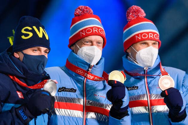 220219 Martin Ponsiluoma of Sweden, Johannes Thingnes Bo of Norway and Vetle Sjastad Christiansen of Norway celebrate at the medal ceremony for at the medal ceremony for men?s biathlon 15 km mass start during day 15 of the 2022 Winter Olympics on February 19, 2022 in Zhangjiakou. Photo: Vegard Grott BILDBYRAN kod VG VG0246 bbeng Olympic Games, Olympische Spiele, Olympia, OS olympics winter olympics os ol olympiska spel vinter-os olympiske leker peking peking 2022 beijing 2022 beijing 2022 olympic games beijing 2022 winter olympic games peking-os beijing-ol vinter-ol medaljceremoni medaljeseremoni sverige sweden norge norway celebration jubel silver guld brons Copyright: VEGARDxGRoTT BB220219VG068