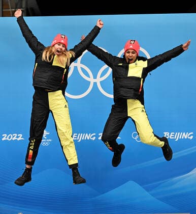 (220219) -- BEIJING, Feb. 19, 2022 -- Gold medalists Laura Nolte (L) and Deborah Levi of Germany celebrate on the podium during the awarding ceremony for the bobsleigh 2-woman heat of Beijing 2022 Winter Olympics at National Sliding Centre in Yanqing District, Beijing, capital of China, Feb. 19, 2022. ) (BEIJING2022)CHINA-BEIJING-OLYMPIC Winter games, Winterspiele,Spiele, Summer games BOBSLEIGH-2-WOMEN-HEAT (CN) HexChangshan 