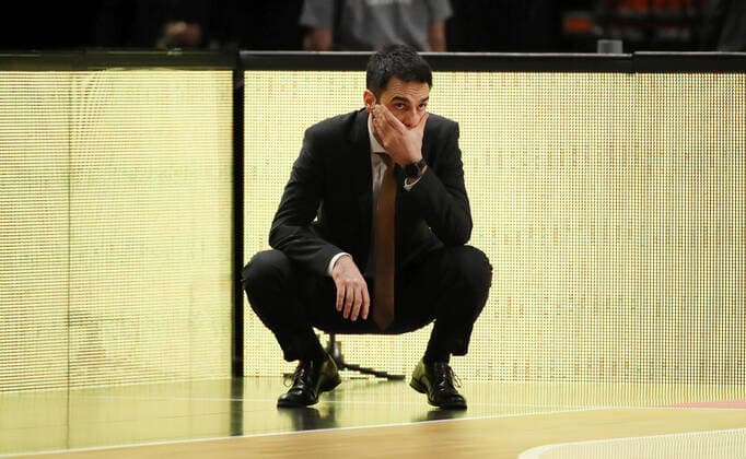 Trainer Jesus Ramirez (Braunschweig) Einzelbild Freisteller Aktion Basketball BBL Pokal Top Four Herren Halbfinale Saison 2021 2022 19.02.2022 BB Löwen Braunschweig vs. HAKRO Merlins Crailsheim