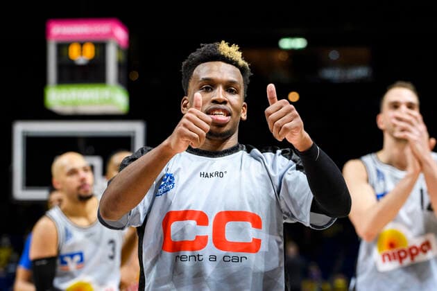 T. J. Shorts (HAKRO Merlins Crailsheim, 0), Jubel und Freude - Crailsheim gewinnt den Kampf um den Einzug ins Halbfinale, GER, Basketball Loewen Braunschweig vs HAKRO Merlins Crailsheim, BBL, Basketball - 1 Bundesliga - Maenner, Pokal Top Four 2022 Halbfinale, Saison 2021 2022, 19.02.2022, Basketball Loewen Braunschweig vs HAKRO Merlins Crailsheim, BBL, Pokal Top Four 2022, Halbfinale, Basketball - 1 Bundesliga - Maenner, , Saison 2021 2022, 19.02.2022, Berlin Copyright: xEibner-Pressefoto UwexKochx EP_UKH