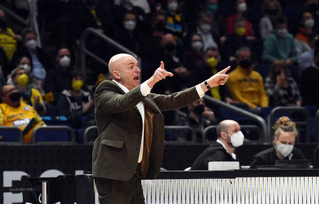 Basketball, Herren, Saison 2021 2022, MagentaSport BBL Pokal, TOP FOUR (Halbfinale 2), Alba Berlin - Niners Chemnitz, Trainer Rodrigo Pastore (Niners Chemnitz), 19.02. 2022, Copyright: xSebastianxRäppold MatthiasxKochx