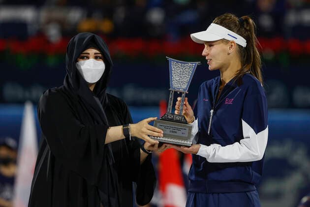 Sheikha Latifa ueberrreicht Finalistin Veronika Kudermetova den Pokal, Trophäe, Siegerehrung, Praesentation Copyright: xJuergenxHasenkopfx