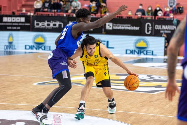Erol Ersek (Tigers Tuebingen, 11) Tigers Tuebingen vs. Phoenix Hagen, 2. Basketball Bundesliga, Pro A, Barmer 2 Basketball, 32. Spieltag , Spielzeit 2021 2022, 19.02.2022 Tigers Tuebingen vs. Phoenix Hagen, 2. Basketball Bundesliga, Pro A, Barmer 2 Basketball, 32. Spieltag , Spielzeit 2021 2022, 19.02.2022 Tuebingen Copyright: xNinaxSanderx xEibnerxPressefotox EP_NSR