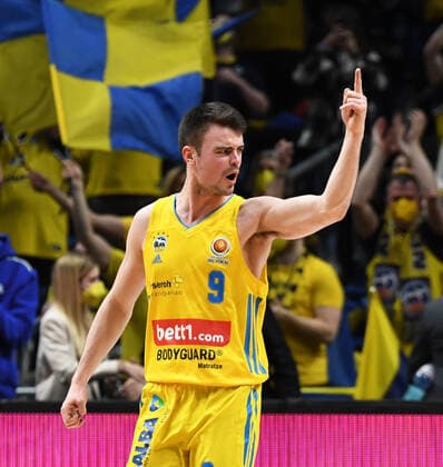 Basketball, Herren, Saison 2021 2022, MagentaSport BBL Pokal, TOP FOUR (Halbfinale 2), Alba Berlin - Niners Chemnitz, Jonas Mattisseck (Alba Berlin), Jubel nach Abpfiff, 19.02. 2022, Copyright: xSebastianxRäppold MatthiasxKochx