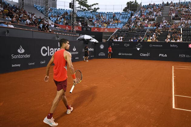 Rio Open 2022 RIO DE JANEIRO, RJ - 19.02.2022: RIO OPEN 2022 - Carlos Alcaraz (ESP) in dispute with Matteo Berrettini (ITA) on the Guga Kuerten court, of the Rio Open 2022, held at the Jockey Club Brasileiro, which takes place from February 12 to 20, this Saturday (19), in Rio de Janeiro, RJ . (Photo: Celso Pupo Fotoarena) x2172242x  CelsoxPupo