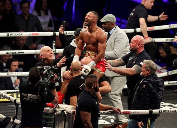 Bilder des Jahres 2022, Sport 02 Februar Sport Themen der Woche KW 07 Sport Bilder des Tages Mandatory Credit: Photo by Paul Currie Shutterstock (12813011o) Kell Brook celebrates beating Amir Khan Amir Khan v Kell Brook & Undercard, Boxing, AO Arena, Manchester, UK - 19 Feb 2022 EDITORIAL USE ONLY No use with unauthorised audio, video, data, fixture lists, club league logos or live services. Online in-match use limited to 120 images, no video emulation. No use in betting, games or single club league player publications. Amir Khan v Kell Brook & Undercard, Boxing, AO Arena, Manchester, UK - 19 Feb 2022 EDITORIAL USE ONLY No use with unauthorised audio, video, data, fixture lists, club league logos or live services. Online in-match use limited to 120 images, no video emulation. No use in betting, games or single club league player publications.  Copyright: xPaulxCurrie Shutterstockx 12813011o