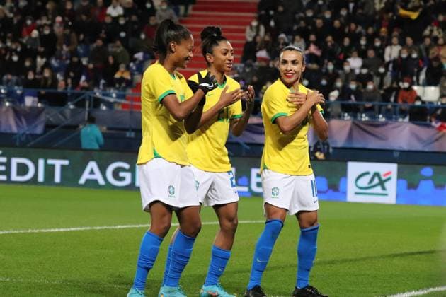 Sport Bilder des Tages Marta Silva ( 10 Brazil) celebrating her goal with teammates at France v Brazil during the second day of Tournoi de France on February 19th at stadium Michel d?Ornano Anne-Sophie Lecouflet France v Bresil - Tournoi de France 