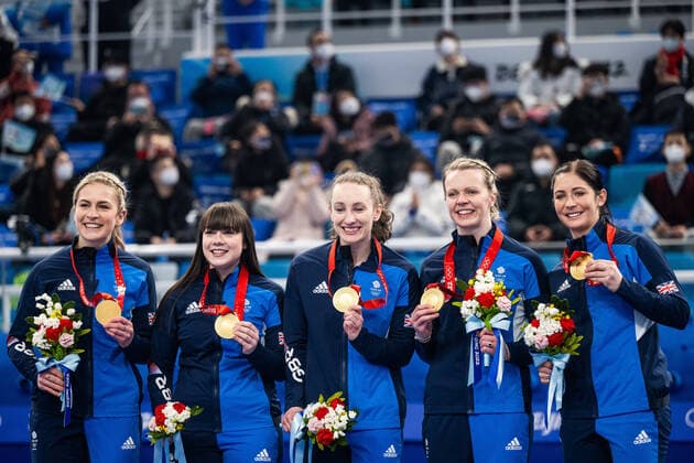 Bilder des Jahres 2022, Sport 02 Februar Sport Themen der Woche KW 07 220220 Milli Smith, Halley Duff, Jennifer Dodds, Vicky Wright and Eve Muirhead of Great Britain celebrate with their gold medals on the podium at the medal ceremony for women?s curling final match between Great Britain and Japan during day 16 of the 2022 Winter Olympics on February 20, 2022 in Beijing. Photo: Mathias Bergeld BILDBYRAN kod MB MB0347 curling Olympic Games, Olympische Spiele, Olympia, OS olympics winter olympics os ol olympiska spel vinter-os olympiske leker peking peking 2022 beijing 2022 beijing 2022 olympic games beijing 2022 winter olympic games peking-os beijing-ol vinter-ol 16 bbeng Great Britain storbritannien medaljceremoni medal ceremony *** 220220 Milli Smith, Halley Duff, Jennifer Dodds, Vicky Wright and Eve Muirhead of Great Britain celebrate with their gold medals on the podium at the medal ceremony for women?s curling final match between Great Britain and Japan during day 16 of the 2022 Winter Olympics on February 20, 2022 in Beijing Photo Mathias Bergeld BILDBYRAN kod MB MB0347 curling olympic games olympics winter olympics os ol olympiska spel vinter os olympiske leker peking peking 2022 beijing 2022 beijing 2022 olympic games beijing 2022 winter olympic games peking os beijing ol vinter ol 16 bbeng Great Britain storbritannien medaljceremoni medal ceremony,  Copyright: MATHIASxBERGELD BB220220MB028