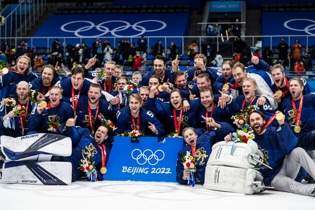 220220 Players of Finland celebrate after the men s Ice hockey, Eishockey final game between Finland and ROC (Russia) during day 16 of the 2022 Winter Olympics on February 20, 2022 in Beijing. Photo: Maxim Thore BILDBYRAN kod MT MT0334 bbeng ishockey ice hockey Olympic Games, Olympische Spiele, Olympia, OS olympics winter olympics os ol olympiska spel vinter-os olympiske leker peking peking 2022 beijing 2022 beijing 2022 olympic games beijing 2022 winter olympic games peking-os beijing-ol vinter-ol final ryssland finland russia jubel Copyright: MAXIMxTHORE BB220220MT022