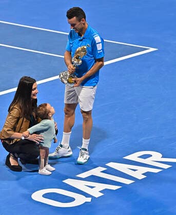 (220220) -- DOHA, Feb. 20, 2022 -- Roberto Bautista Agut (R) of Spain reacts with his wife Ana Bodi Tortosa (L) and their son Roberto after winning the ATP, Tennis Herren Qatar Open tennis tournament final at the Khalifa International Tennis Complex in Doha, Feb.19, 2022. (Photo by Xinhua) (SP)QATAR-DOHA-TENNIS-ATP QATAR OPEN Nikku 