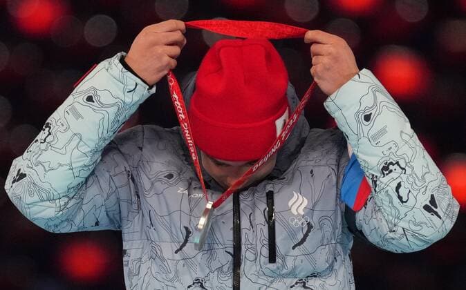 China Olympics 2022 Closing 8121741 20.02.2022 Silver medalist Russian Olympic Committee s Ivan Yakimushkin puts on his medal during an award ceremony for the cross-country skiing men s 30 km mass start free event during the closing ceremony of the Beijing 2022 Winter Olympic Games, Olympische Spiele, Olympia, OS at the National Stadium, also known as the Bird s Nest, in Beijing, China. Pavel Bednyakov Sputnik Beijing China  Copyright: xPavelxBednyakovx