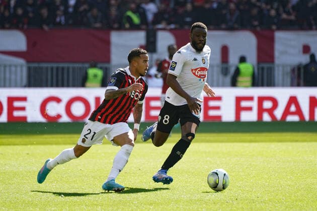 Justin Kluivert (OGC Nice) - Ismael Traore (Sco Angers) FOOTBALL : OGC Nice vs SCO Angers - Ligue 1 Uber Eats - Nice - 20 02 2022 NorbertScanella Panoramic 