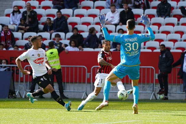 But - Justin Kluivert (OGC Nice) - Danijel Petkovic (Sco Angers) FOOTBALL : OGC Nice vs SCO Angers - Ligue 1 Uber Eats - Nice - 20 02 2022 NorbertScanella Panoramic 