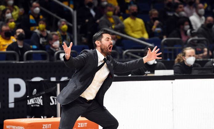 Basketball, Herren, Saison 2021 2022, MagentaSport BBL Pokal, Top Four (Finale), Hakro Merlins Crailsheim - Alba Berlin, Trainer Sebastian Gleim (Hakro Merlins Crailsheim), 20.02. 2022, Copyright: xSebastianxRäppold MatthiasxKochx