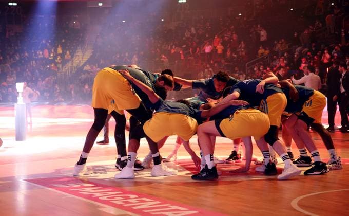 Alba Mannschaftskreis vor Spielbeginn einschwören Ritual Basketball BBL Pokal Top Four Herren Finale Saison 2021 2022 20.02.2022 Alba Berlin vs. HAKRO Merlins Crailsheim