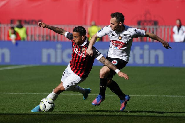 Justin Kluivert (OGC Nice) - Vincent Manceau (Sco Angers) FOOTBALL : OGC Nice vs SCO Angers - Ligue 1 Uber Eats - Nice - 20 02 2022 NorbertScanella Panoramic 