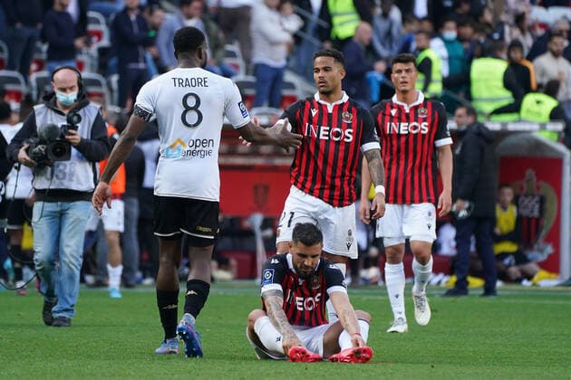Fin de match - Justin Kluivert (OGC Nice) - Ismael Traore (Sco Angers) - Andy Delort (OGC Nice) FOOTBALL : OGC Nice vs SCO Angers - Ligue 1 Uber Eats - Nice - 20 02 2022 NorbertScanella Panoramic 