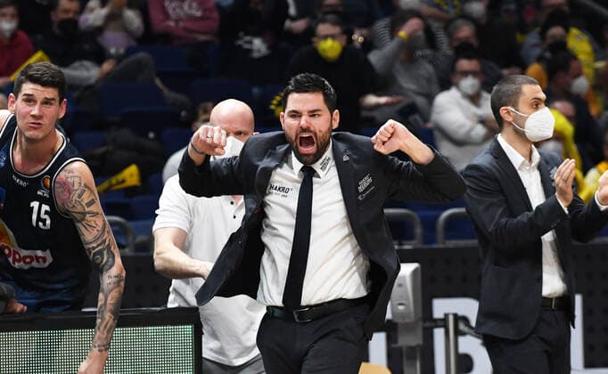 Basketball, Herren, Saison 2021 2022, MagentaSport BBL Pokal, Top Four (Finale), Hakro Merlins Crailsheim - Alba Berlin, Trainer Sebastian Gleim (Hakro Merlins Crailsheim), 20.02. 2022, Copyright: xSebastianxRäppold MatthiasxKochx