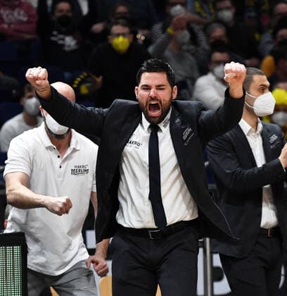 Basketball, Herren, Saison 2021 2022, MagentaSport BBL Pokal, Top Four (Finale), Hakro Merlins Crailsheim - Alba Berlin, Trainer Sebastian Gleim (Hakro Merlins Crailsheim), 20.02. 2022, Copyright: xSebastianxRäppold MatthiasxKochx