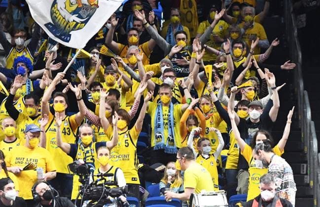 Basketball, Herren, Saison 2021 2022, MagentaSport BBL Pokal, Top Four (Finale), Hakro Merlins Crailsheim - Alba Berlin, Fans von Alba, 20.02. 2022, Copyright: xSebastianxRäppold MatthiasxKochx