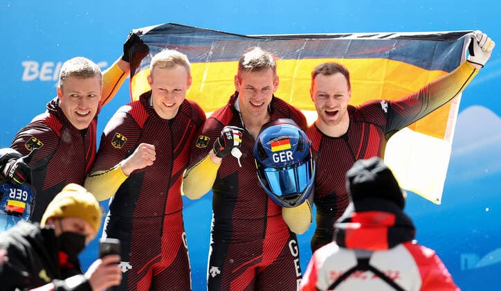 Bilder des Jahres 2022, Sport 02 Februar Sport Themen der Woche KW 07 Sport Bilder des Tages (220220) -- BEIJING, Feb. 20, 2022 -- Francesco Friedrich Thorsten Margis Candy Bauer Alexander Schueller of Germany celebrate after the bobsleigh 4-man heat of Beijing 2022 Winter Olympics at National Sliding Centre in Yanqing District, Beijing, capital of China, Feb. 20, 2022. ) (BEIJING2022)CHINA-BEIJING-OLYMPIC Winter games, Winterspiele,Spiele, Summer games BOBSLEIGH-4-MEN-HEAT(CN) YaoxJianfeng 