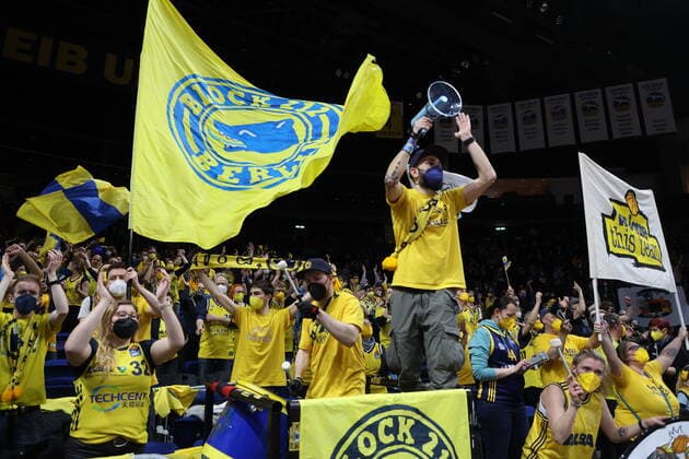 DEU, TOP4, Pokal, ALBA vs. Crailsheim, 20.02.2022, Mercedes-Benz-Arena, Berlin, DEU, TOP4, Pokal, ALBA vs. Crailsheim, im Bild ALBA-Fans